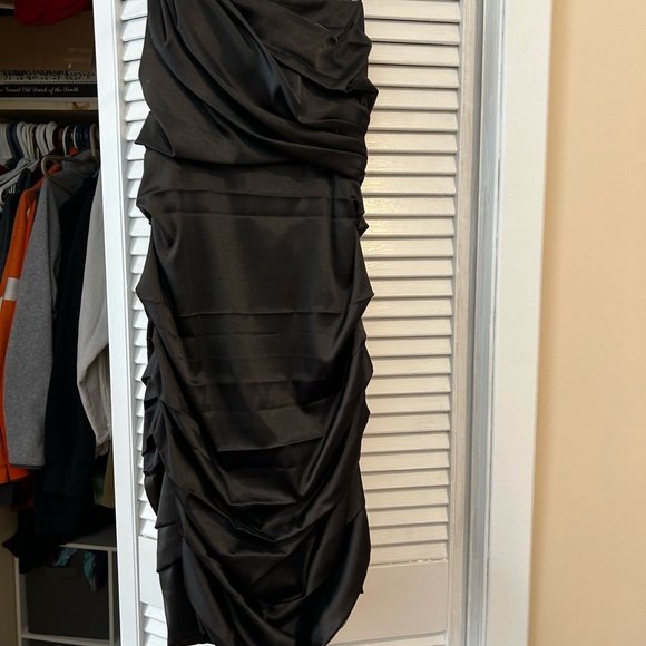 le chateau Dresses & Skirts - Le Château Black Ruched Women’s Dress